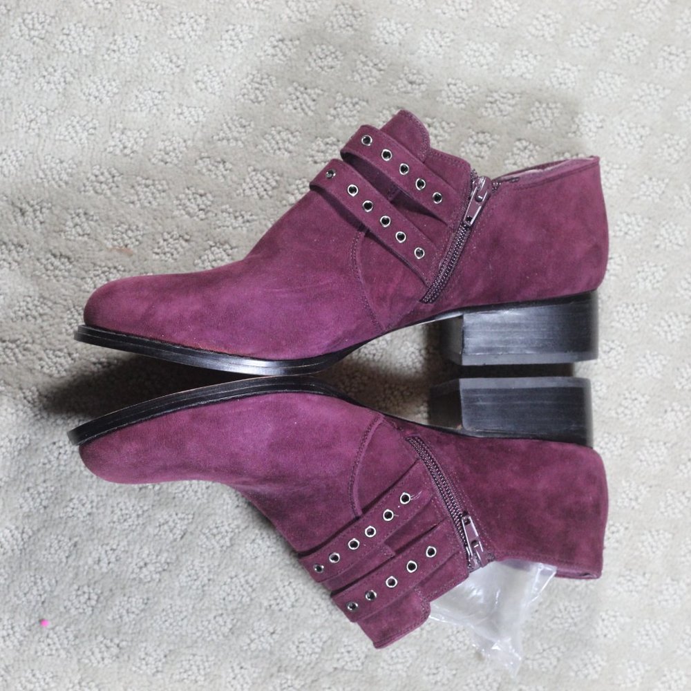 NWOT Vince Camuto Size 9.5M Purple Suede Block Heel Low Ankle Booties - Picture 3 of 6